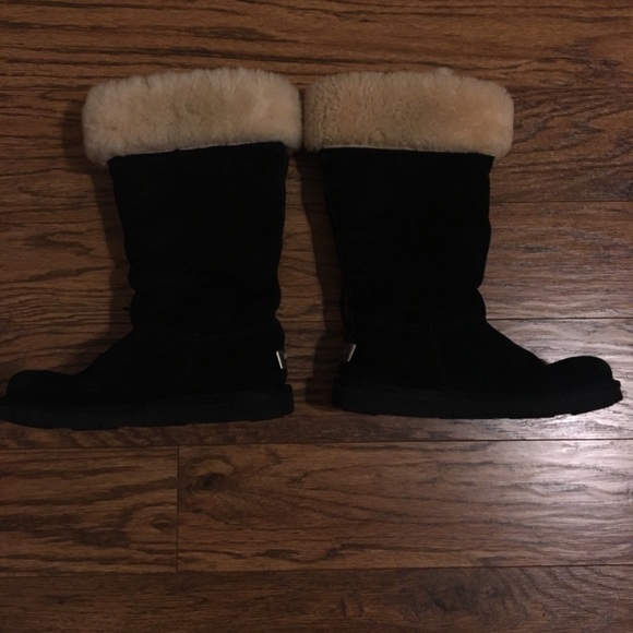 ⚪️ UGG’s!!!!  Black Suede with Fur ⚪️ - Picture 5 of 8